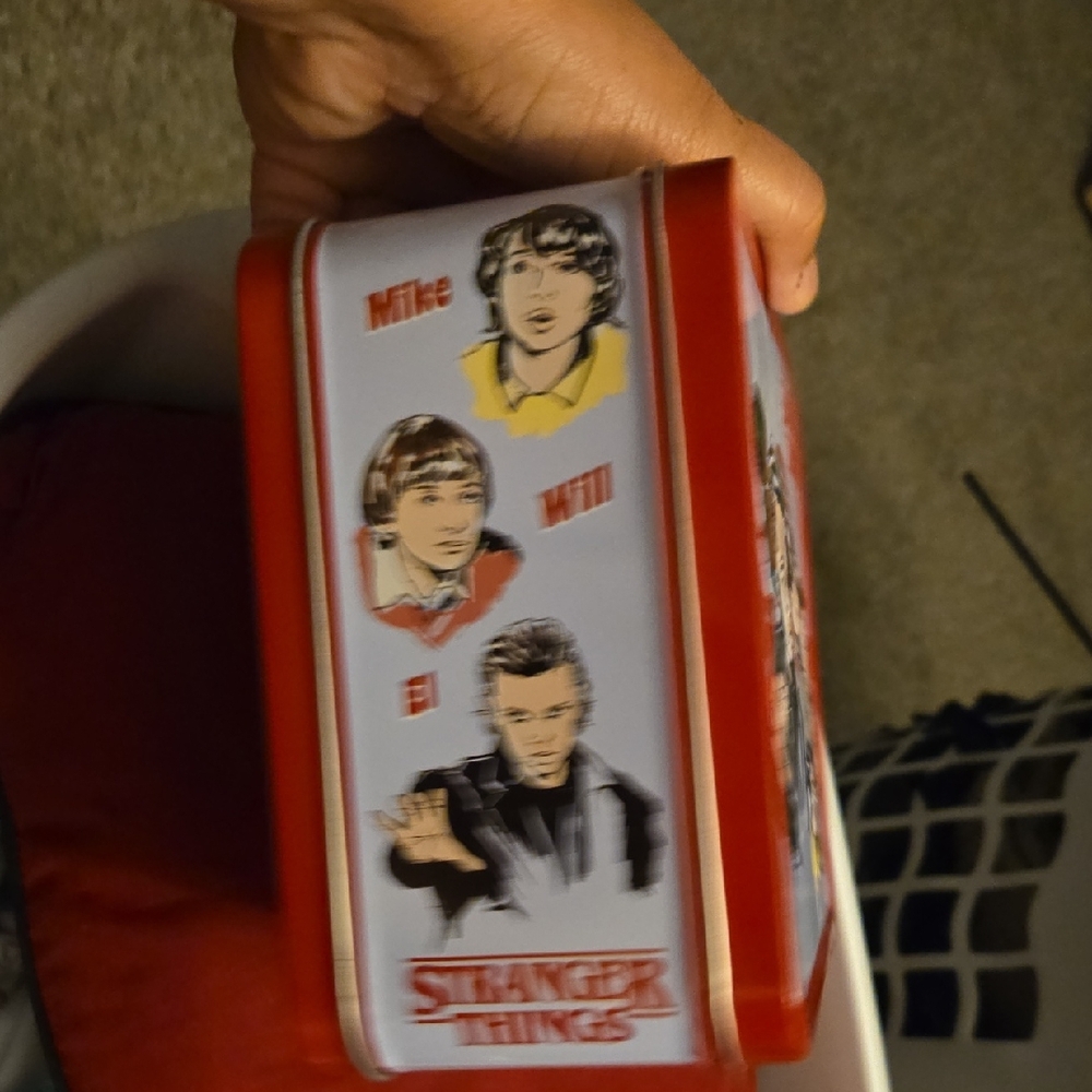 Stranger Things Red and White Lunch Box - Picture 5 of 5